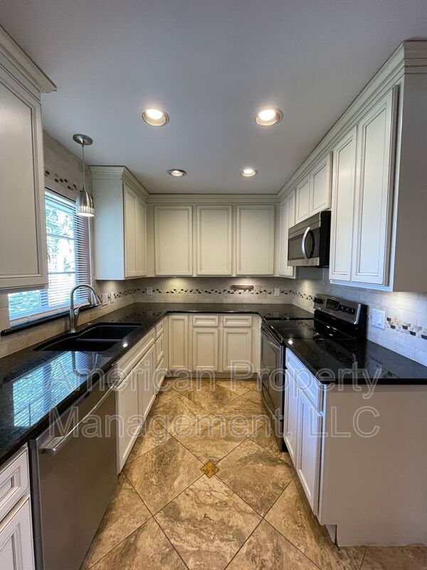 Building Photo - 5147 S Toledo Ave