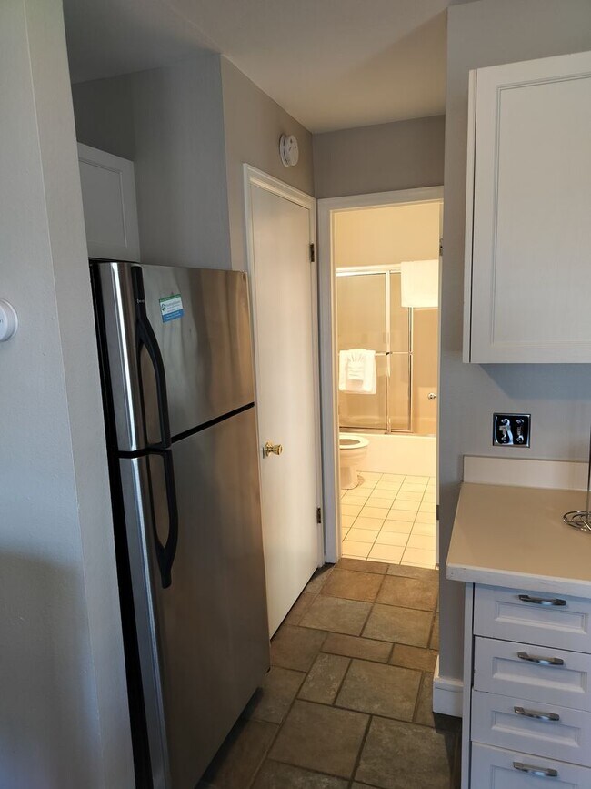 Building Photo - Immediate Move In special- Furnished/Pet friendly/ One bedroom Condo, short term lease of 30 days...