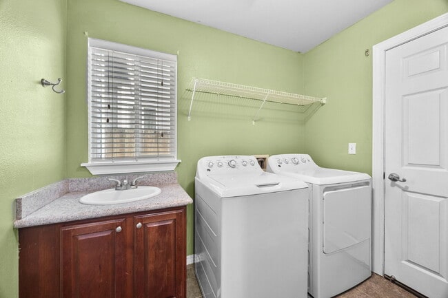 Building Photo - RENTED ~ THIS PROPERTY IS NO LONGER AVAILABLE~ ** This beautiful light filled home offers 4-bedro...