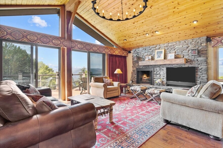 Building Photo - 682 Ski Valley Rd