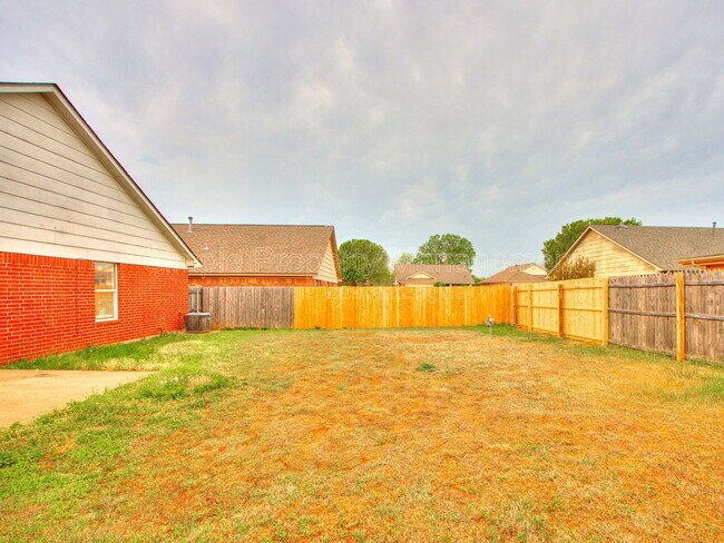 Building Photo - 3221 SW 103rd Pl