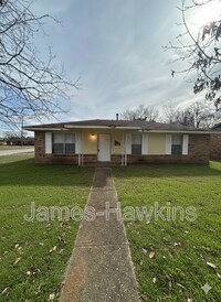 Building Photo - 940 Pebblebrook Dr