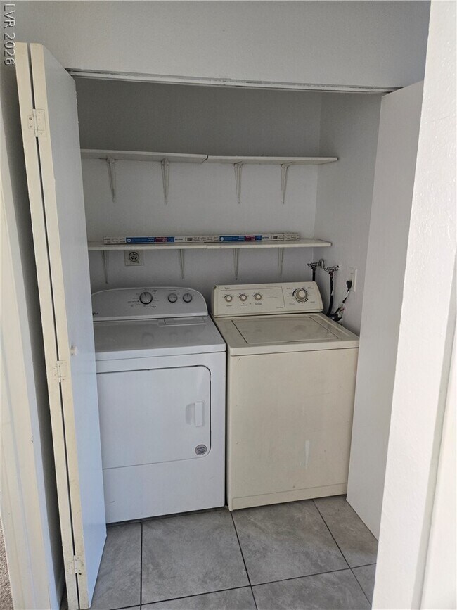 Building Photo - 2841 Wheelwright Dr