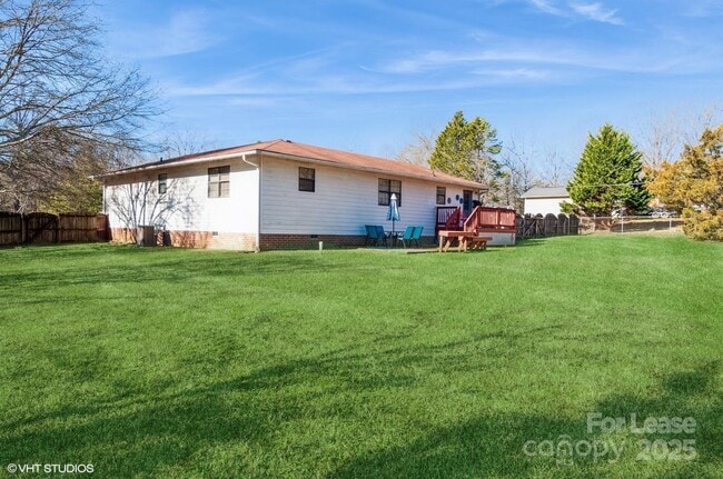 Building Photo - 9938 Sandra Ln