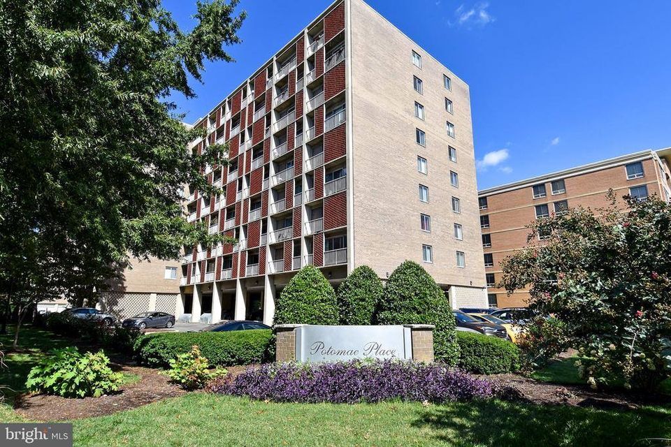 Building - 800 4th St SW