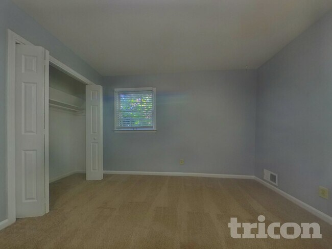 Building Photo - 490 Rocky Creek Dr