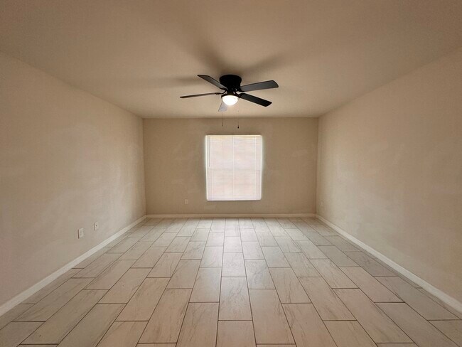 Building Photo - 913 NE 13th Ave