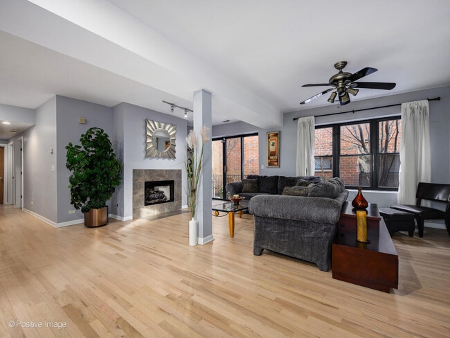 Building Photo - 4014 S Drexel Blvd