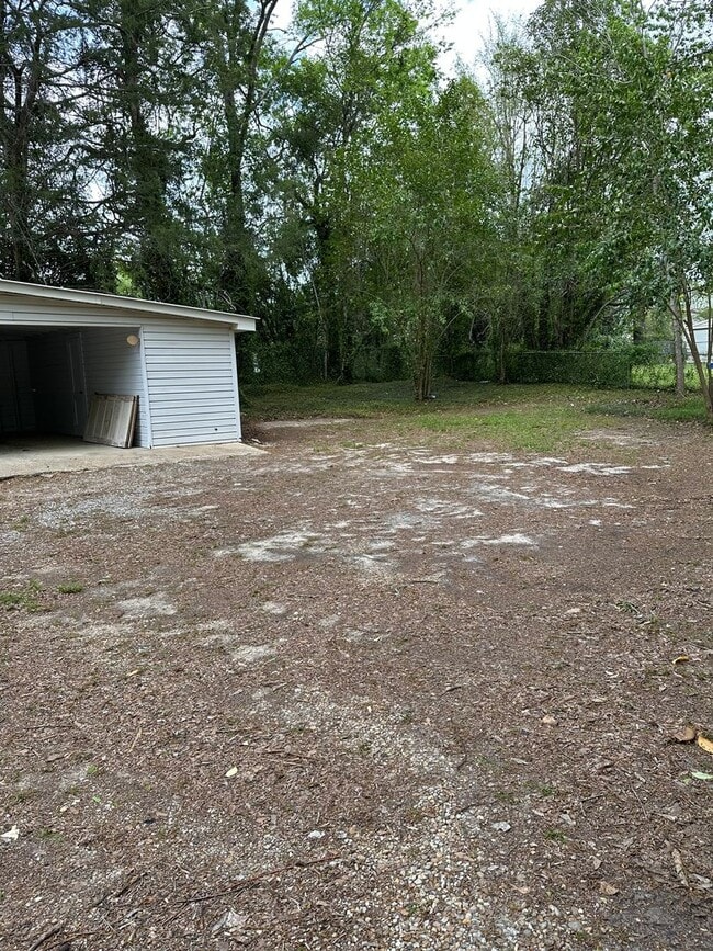 Building Photo - 702 Fort Dale Rd