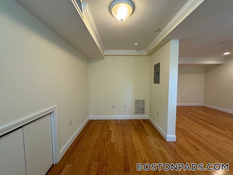 Building Photo - 3 Langdon St