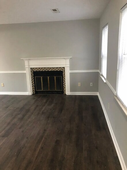 Building Photo - 9201 Shady Bend Ln