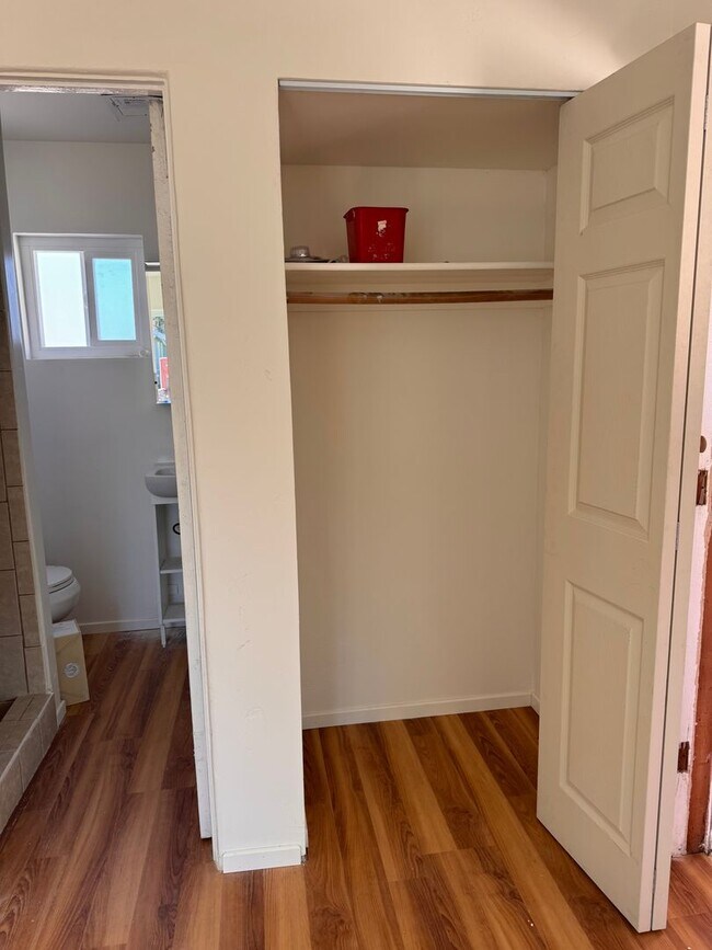 Building Photo - Studio with large private patio - Newly Re...