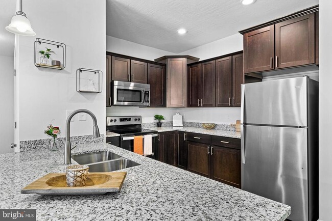 Building Photo - 1020 Admiral Ln