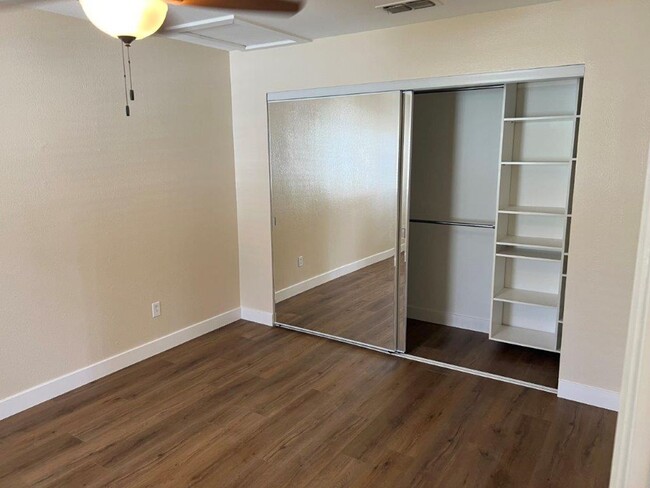 Building Photo - Remodeled 1 Bedroom Condo Fairfield *Star ...