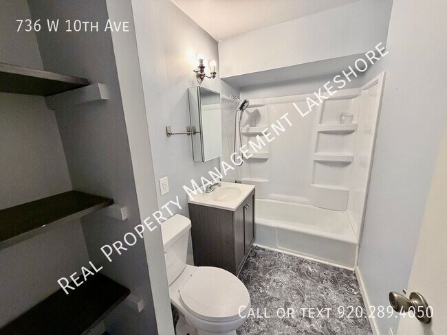 Building Photo - 736 W 10th Ave