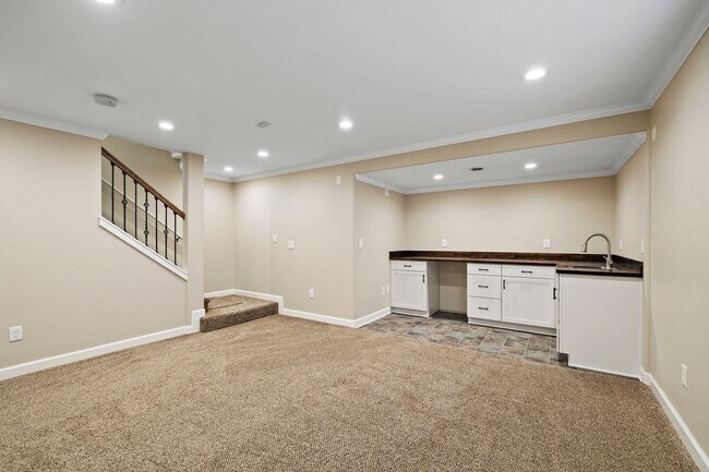 Building Photo - 5 Bed 3.5 Bath Home in Maple Hills Available Now!!