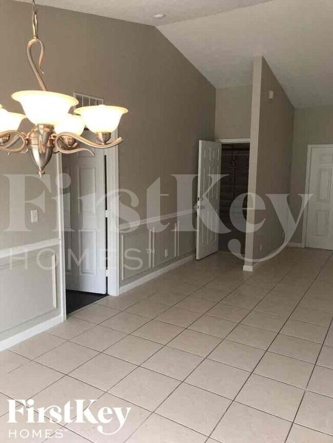 Building Photo - 1908 SW Beard St