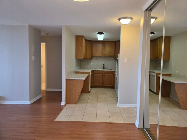 Building Photo - Location, Location… and Absolutely Incredible Views!