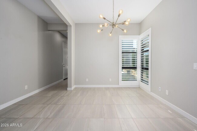 Building Photo - 824 E Monte Wy