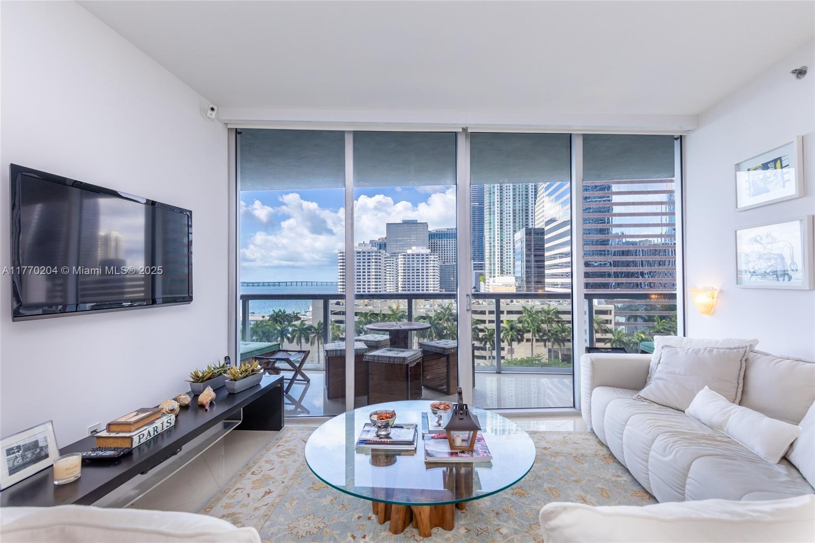 Building Photo - 495 Brickell Ave