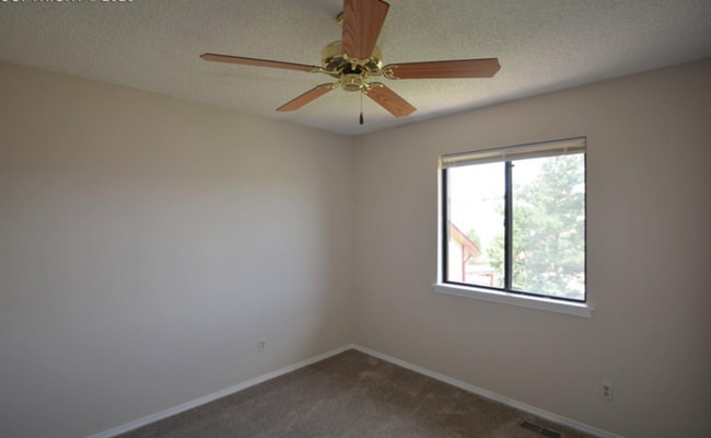 Building Photo - D20 Schools with Open Space Views!