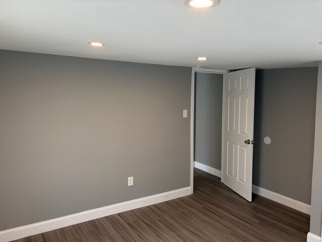 Building Photo - Fully Renovated 3BR/2BA Corner Twin Home-Move in Ready