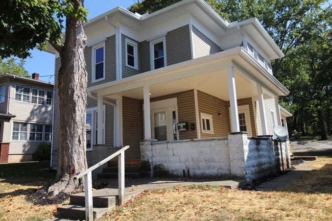 Building Photo - Two Bedroom Duplex