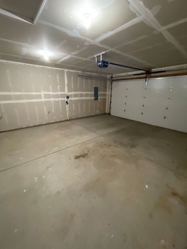 Building Photo - ***COMING SOON 11/2025*** Welcome Home to ...