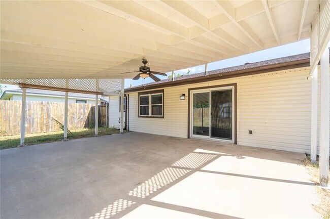 Building Photo - 2010 Continental Dr
