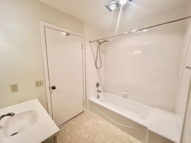 Building Photo - 5138 Cribari Pl