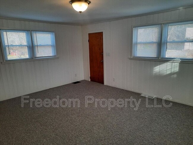 Building Photo - 38 Elmhurst Cir