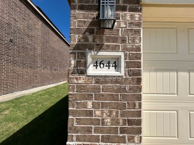 Building Photo - 4644 Benham Dr