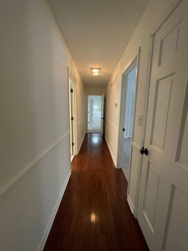 Building Photo - Large 4/4 House in Maplewood $2,650