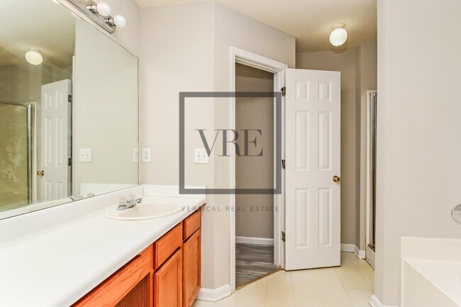 Building Photo - 6517 Chestnut Lake Crossing