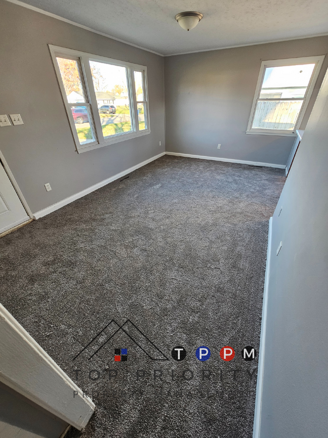 Building Photo - COMPLETELY REMODELED 3 Bedroom | 1 Bathroo...