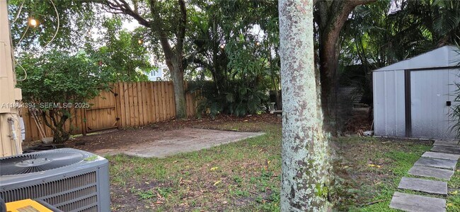 Building Photo - 502 N 70th Way