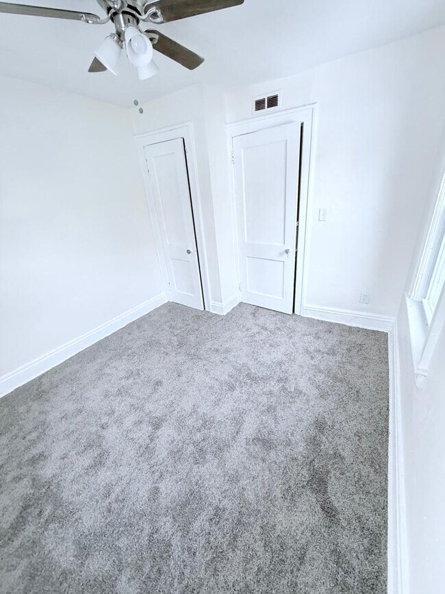 Building Photo - 3242-3242 Sycamore Rd