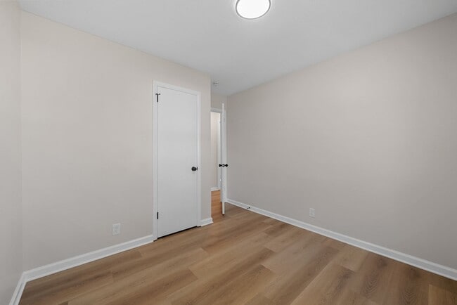 Building Photo - Close to Ft. Campbell! Renovated 3 Bed 2 Bath Home!