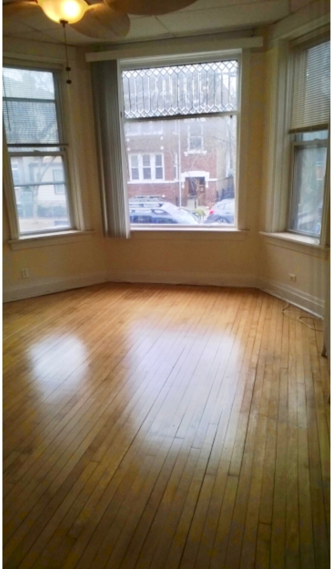 Building Photo - 1522 W Victoria St