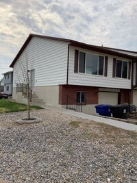 Building Photo - Spacious and bright 3-bedroom, 2-bathroom ...