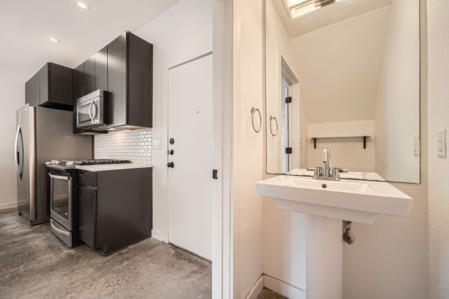 Building Photo - 1931 E 38th 1/2 St