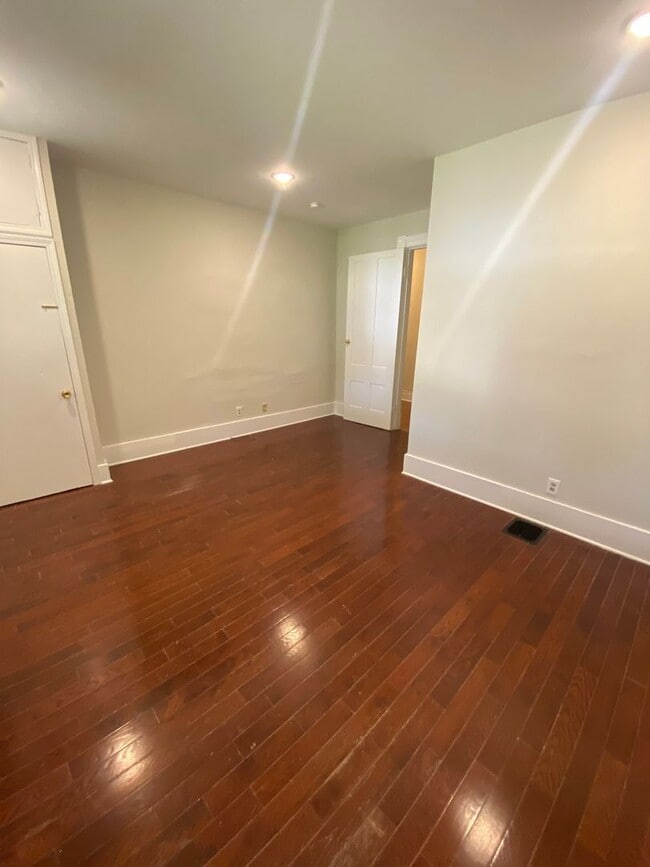 Building Photo - 1708