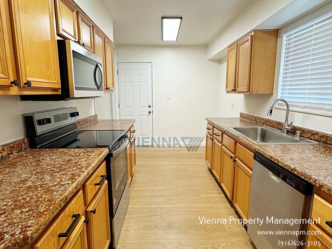 Building Photo - 1133 Amberwood Rd