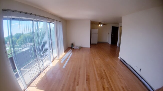 Building Photo - 336 Lathrop Ave