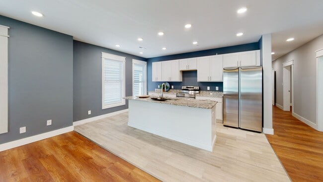 Building Photo - Spacious 10BR/10BA in Fort Sanders  – Perf...
