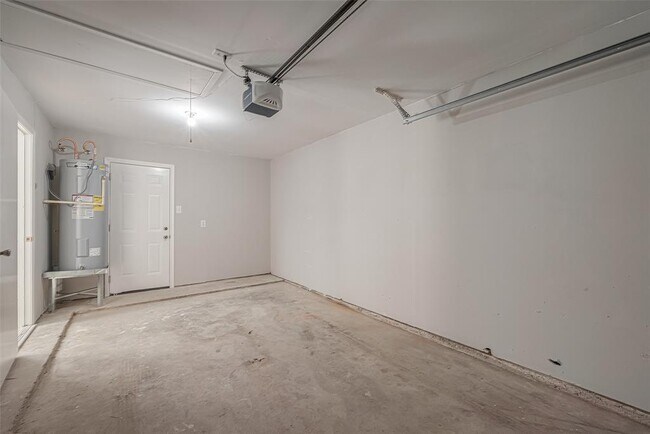 Building Photo - 3323 Beasley Ave