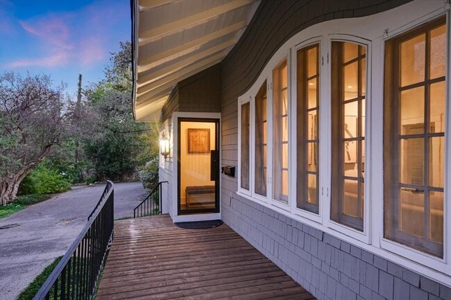 Building Photo - 1402 Windsor Rd