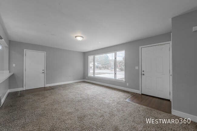 Building Photo - 2221 Belmont Ave