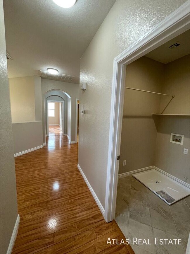 Building Photo - 4009 Bella Palermo Way