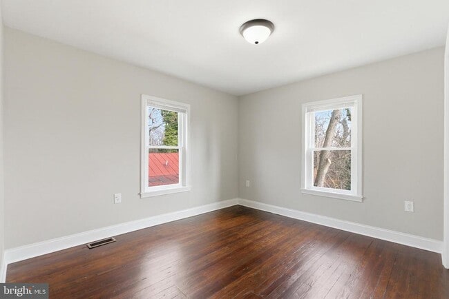 Building Photo - 520 S Kent St